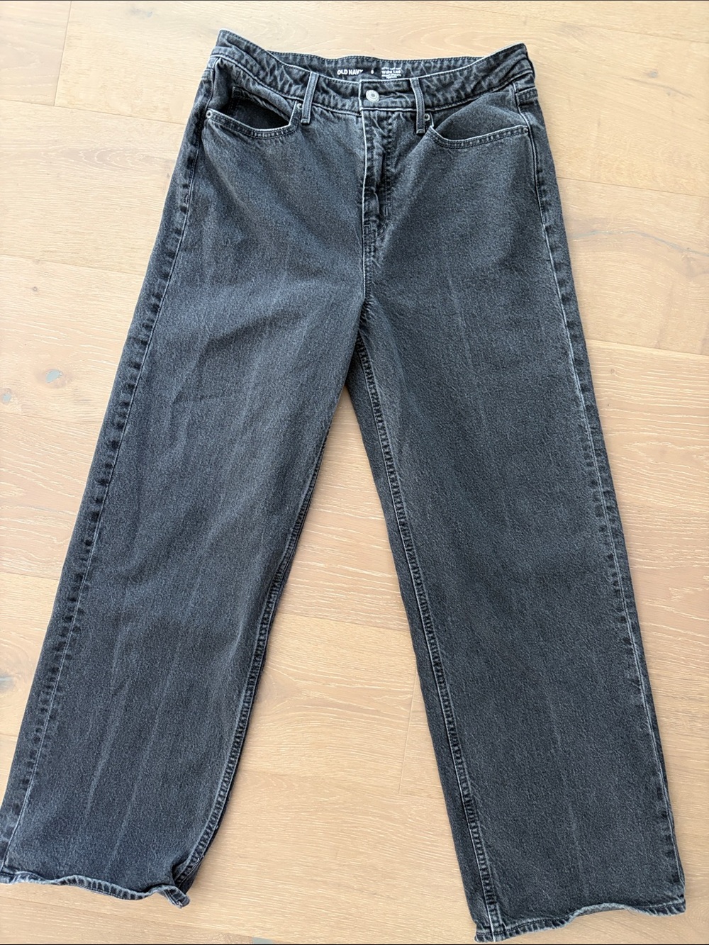 Old Navy Faded Black Wash Hight Waisted Wide-Leg Jeans. Inseam 31”
